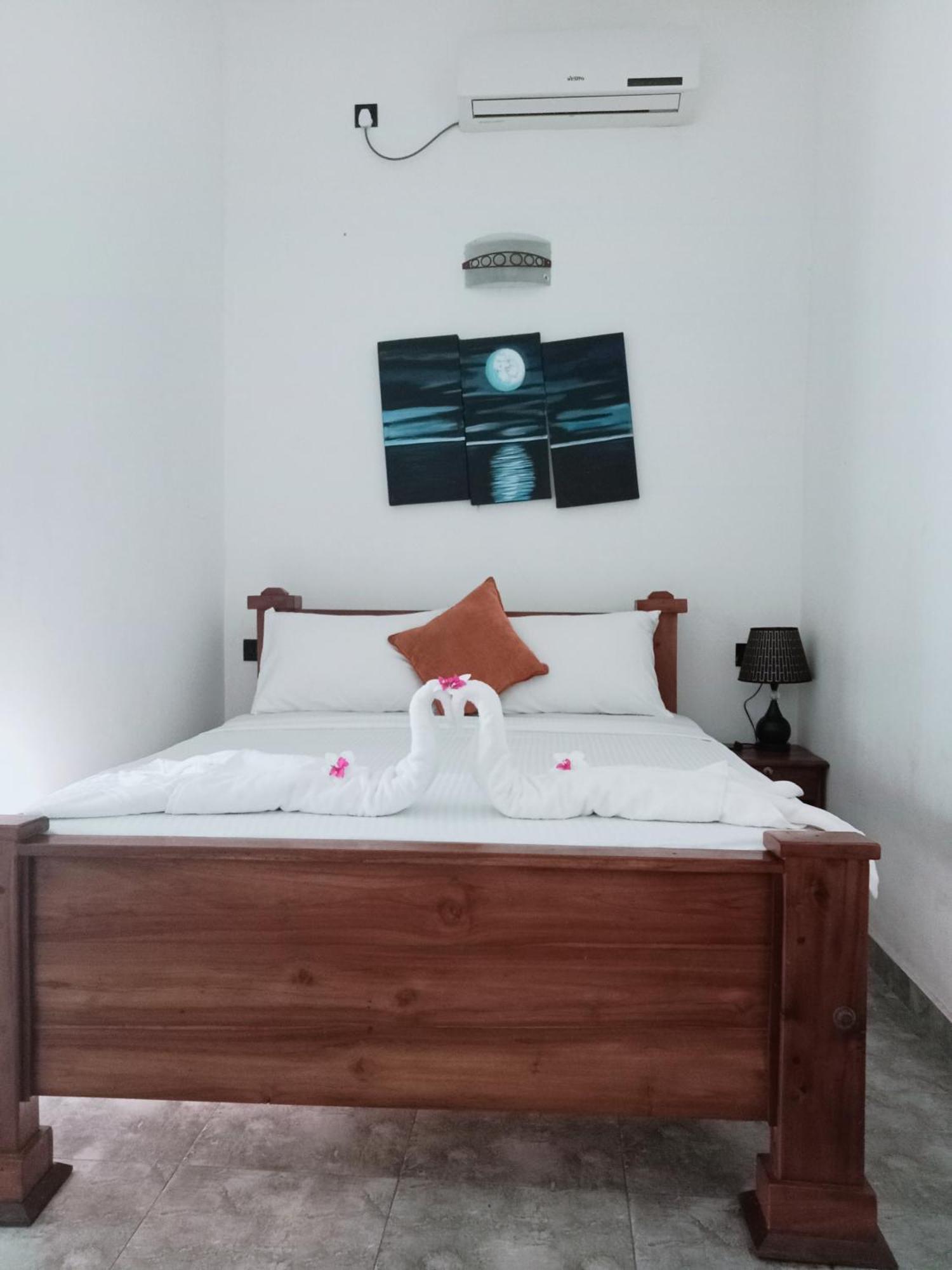 Negombo Royal Villa By Hotel Oviniru Екстер'єр фото