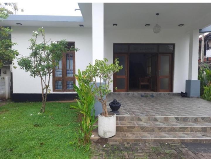 Negombo Royal Villa By Hotel Oviniru Екстер'єр фото