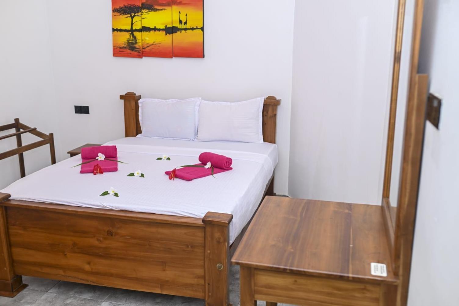 Negombo Royal Villa By Hotel Oviniru Екстер'єр фото